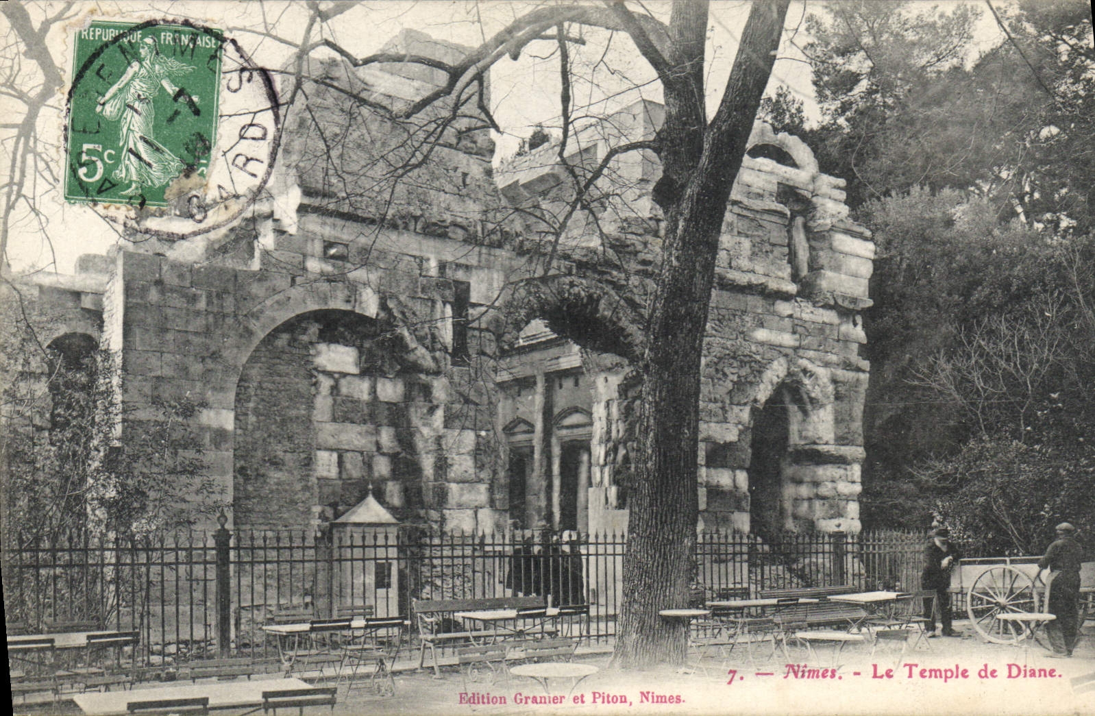 CPA Nimes Le Temple de Diane 