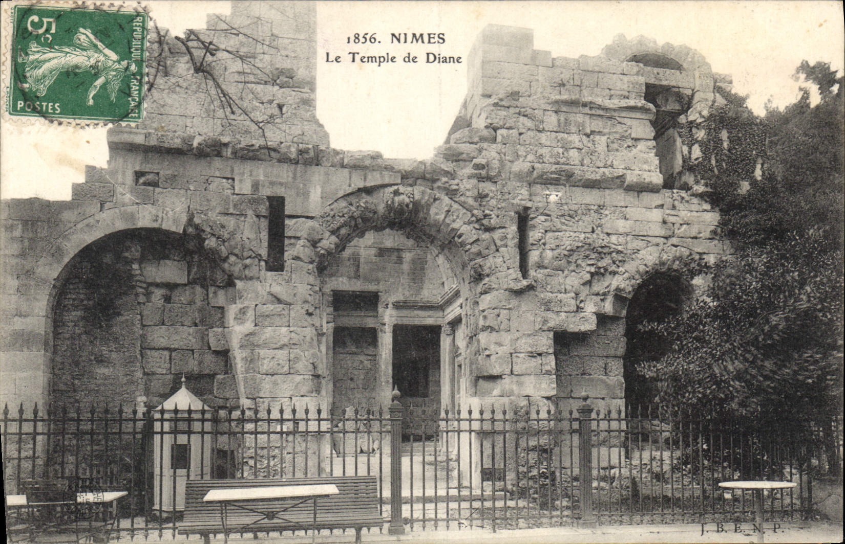 CPA Nimes Le Temple de Diane 