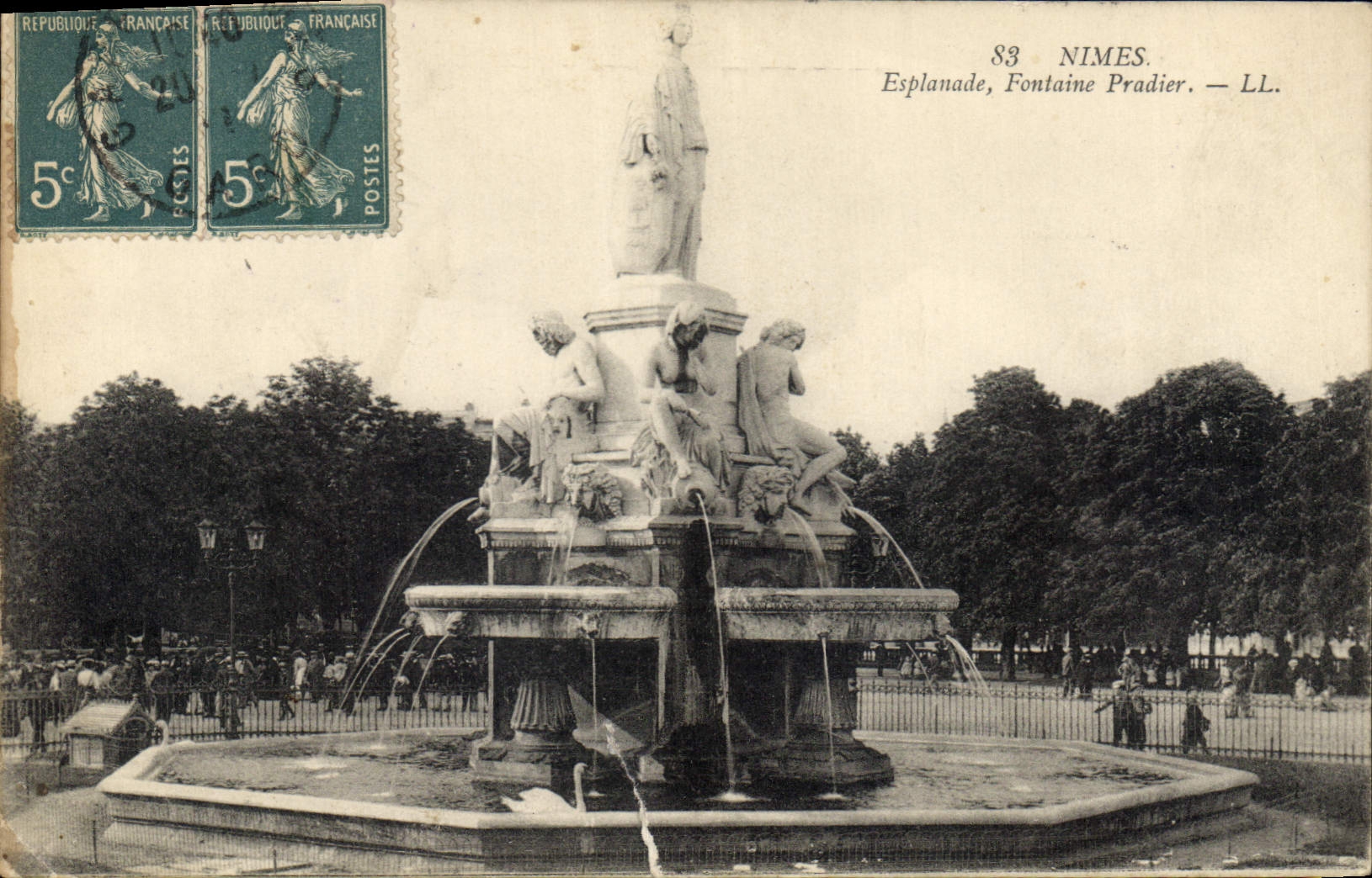 CPA Nimes Esplanade Fontaine Pradier 
