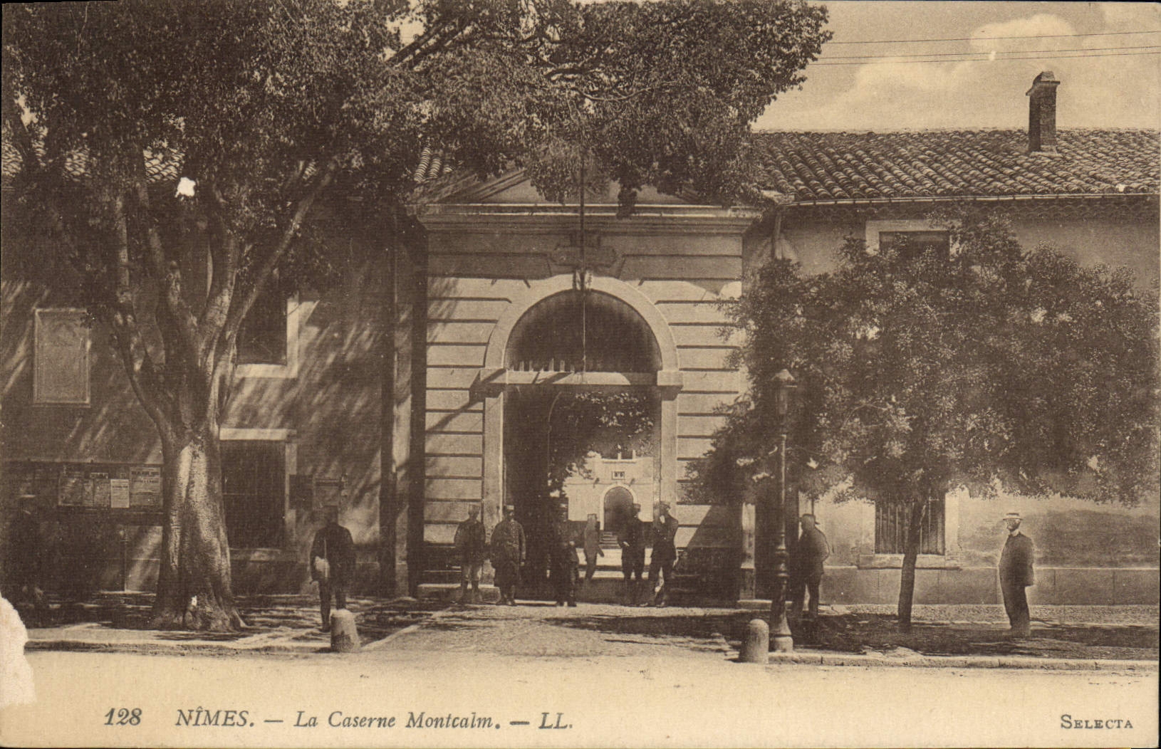 CPA Nimes La Caserne Montcalm 