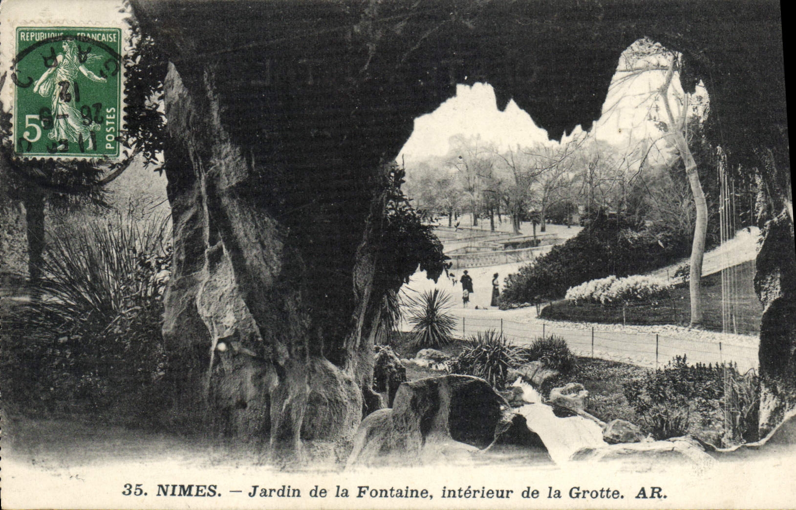 CPA Nimes Jardin de la Fontaine interieur de la Grotte 