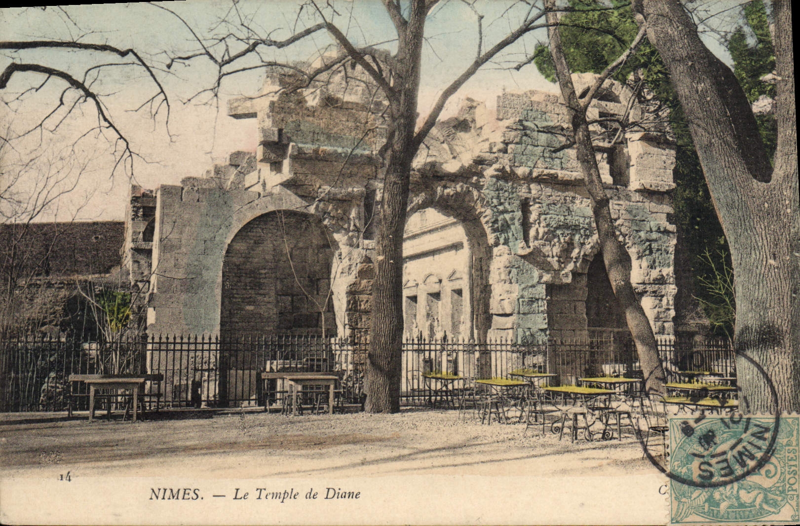 CPA Nimes Le Temple de Diane 