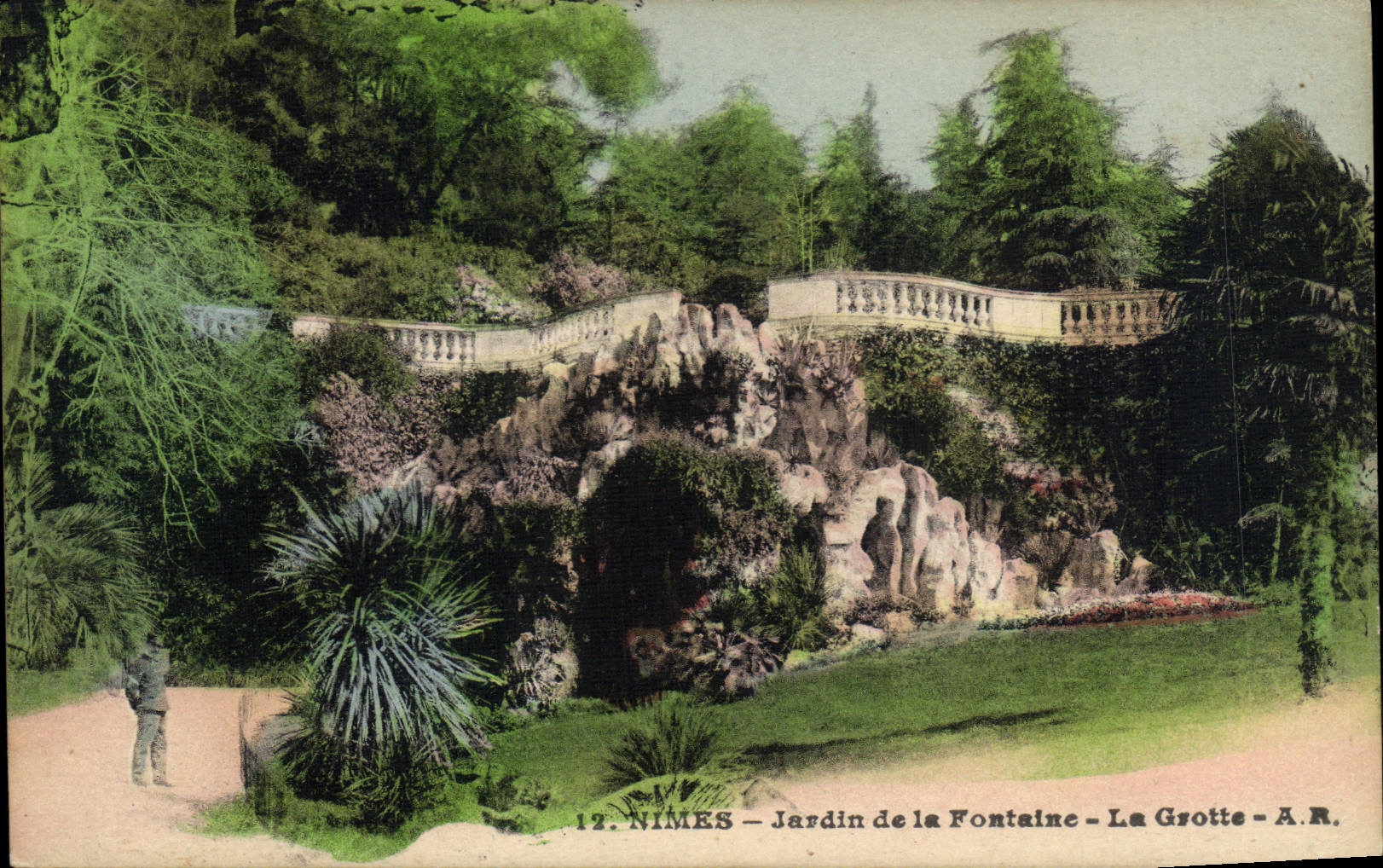 CPA Nimes Jardin de la Fontaine La Grotte 