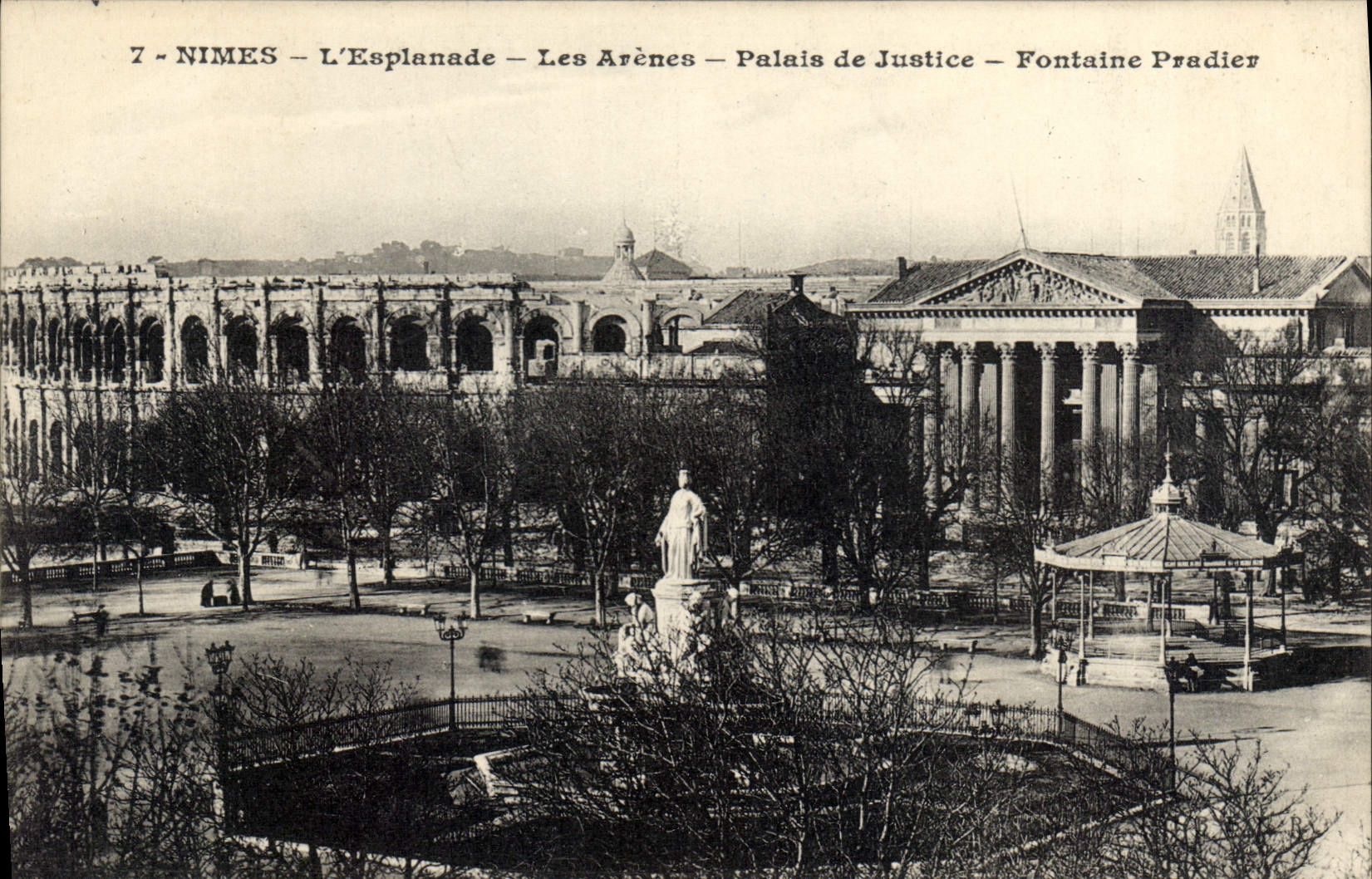 CPA Nimes L'Esplanade Les Arenes Palais de Justice Fontaine Pradier 
