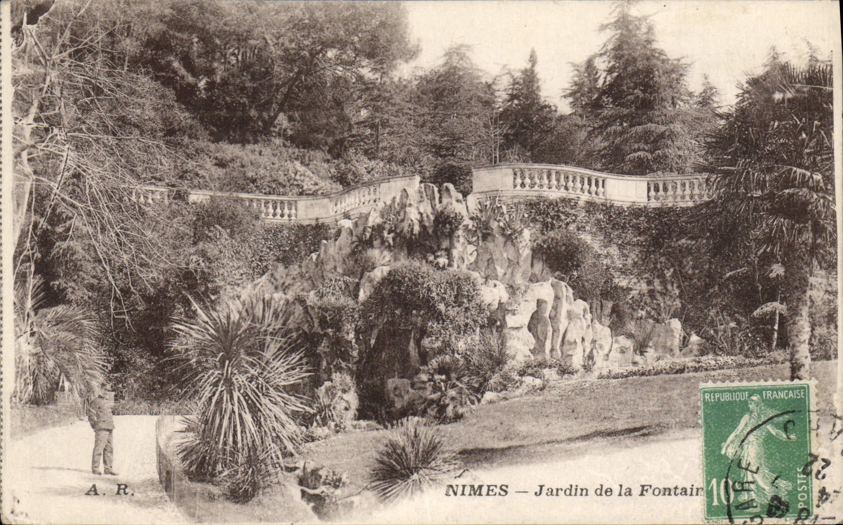 CPA Nimes Jardin de la Fontaine 
