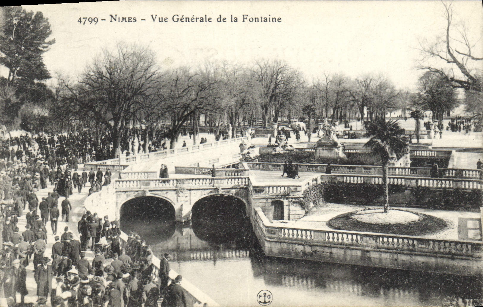 CPA Nimes vue generale de la Fontaine 