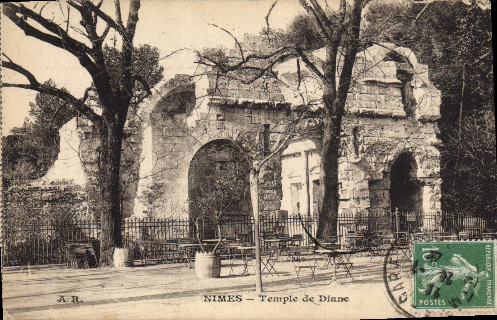 CPA Nimes Temple de Diane 