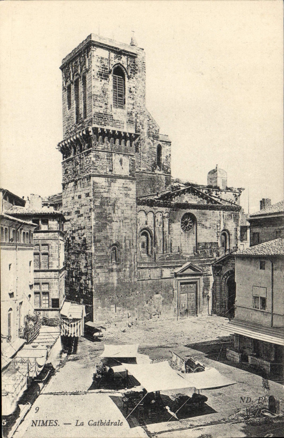 CPA Nimes la Cathedrale 