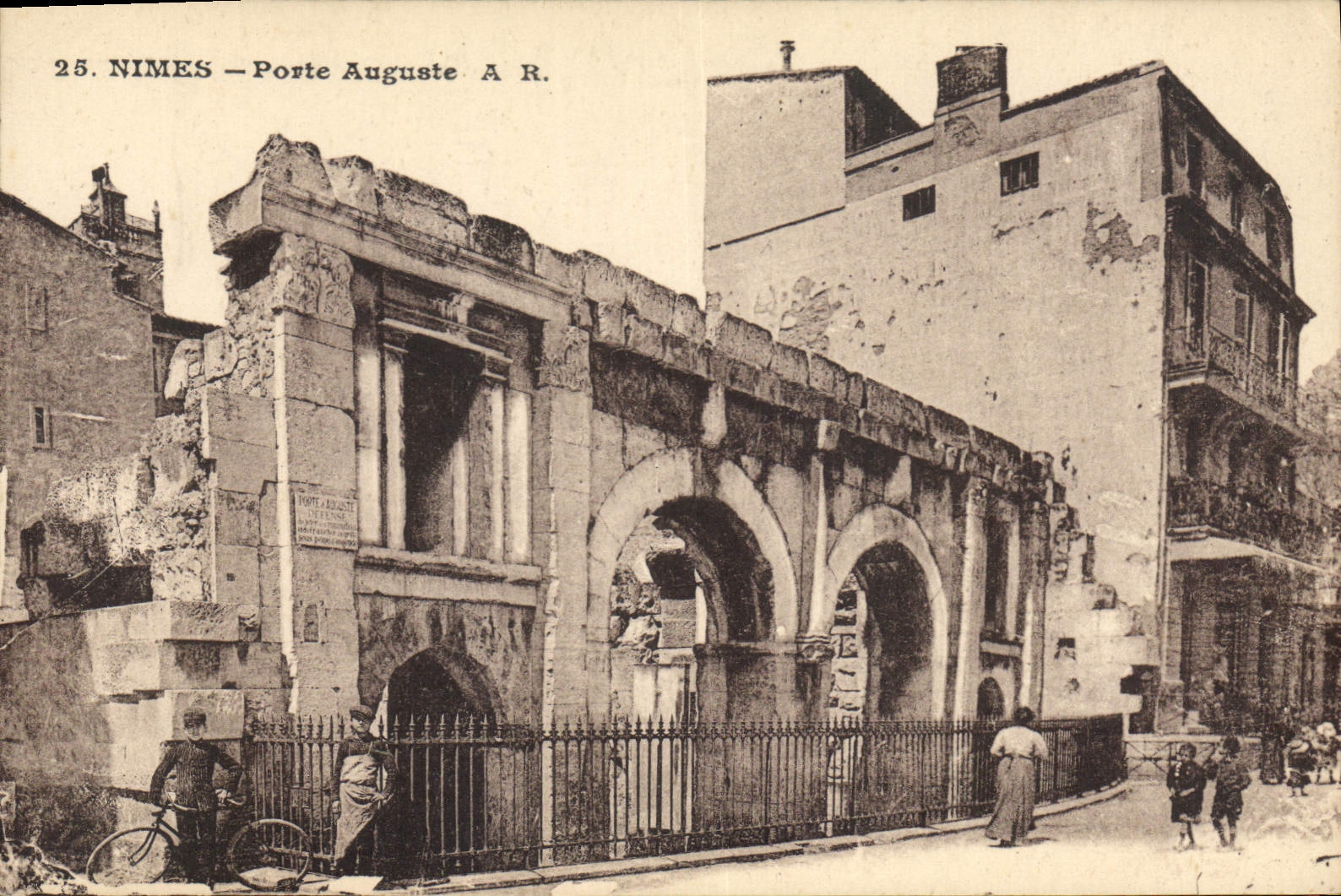 CPA Nimes Porte Auguste 