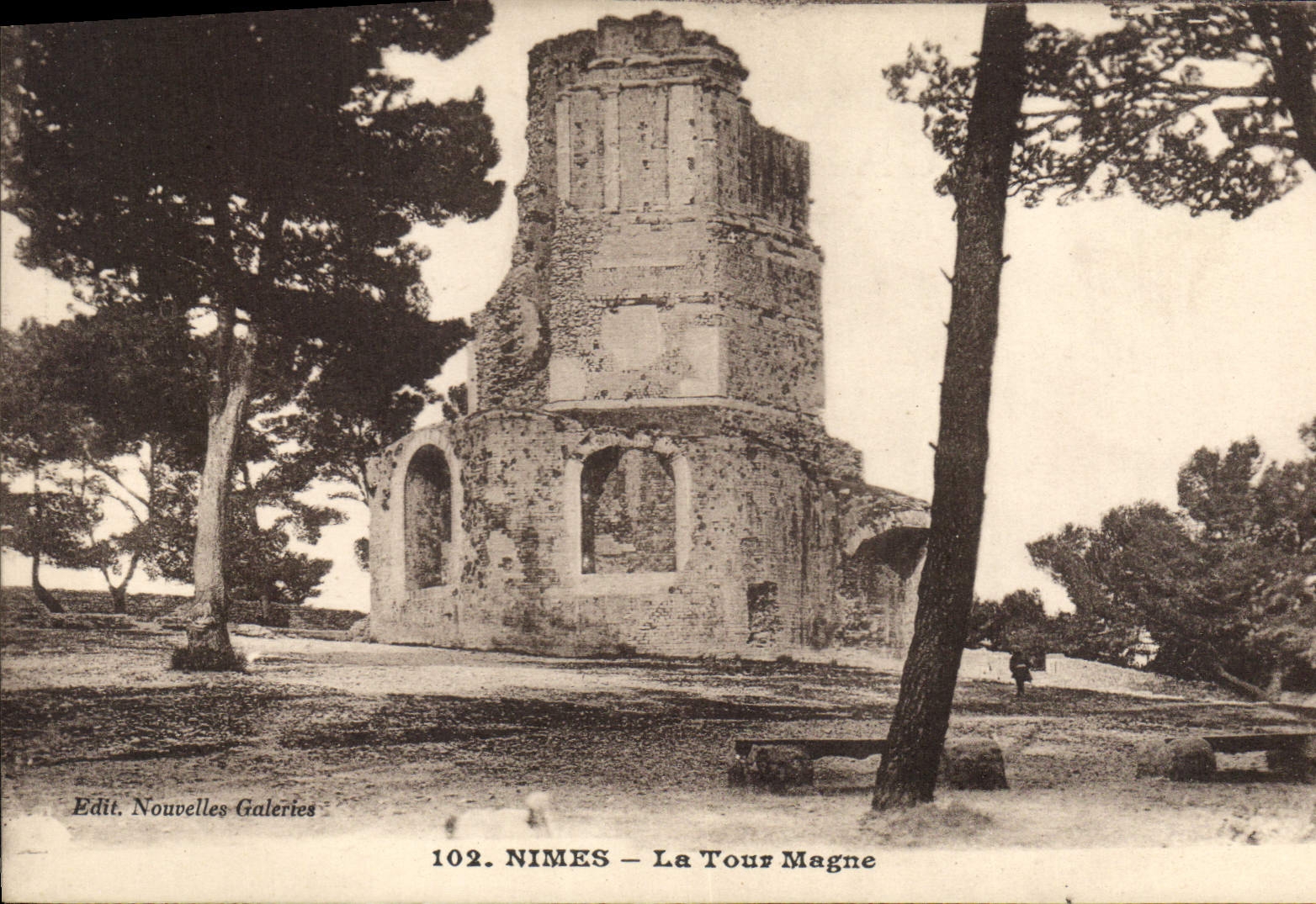 CPA Nimes la Tour Magne 