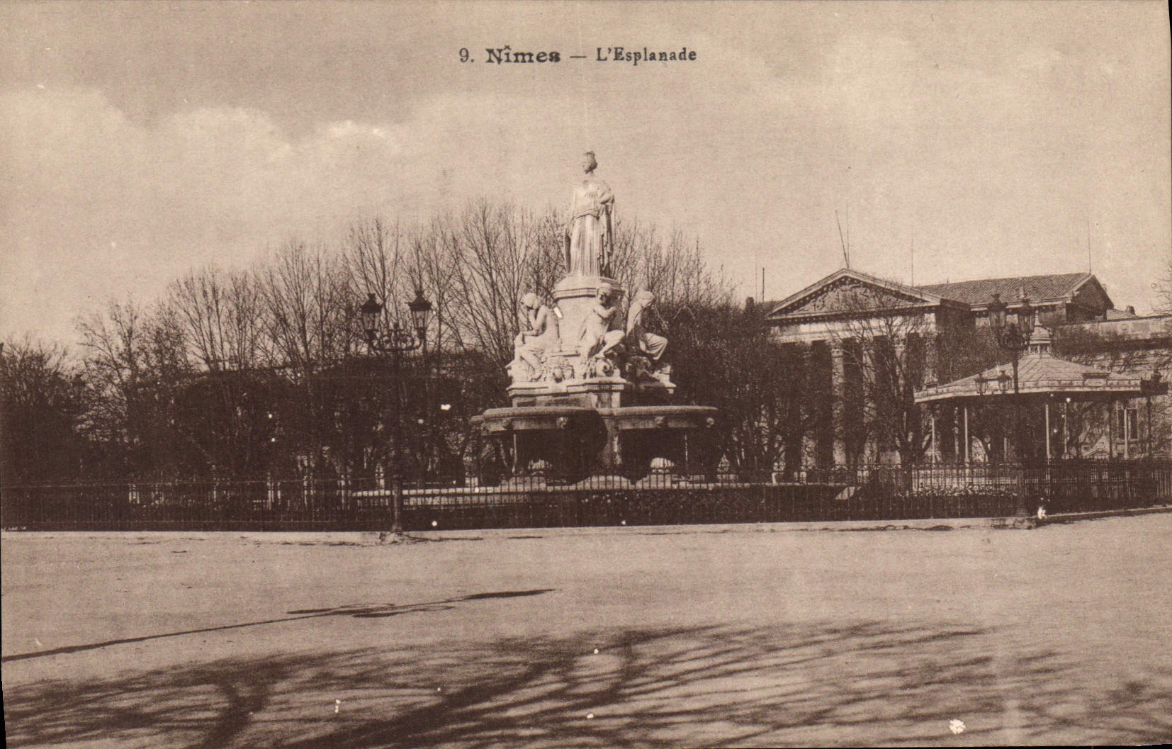 CPA Nimes L'Esplanade 