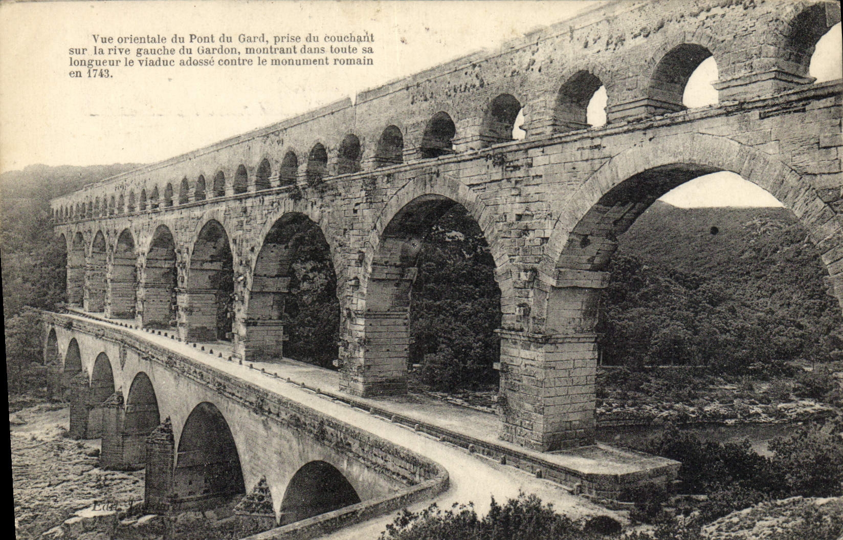 CPA Vue Orientale du Pont du Gard Prise du Couchant sur la Rive Gauche du Gardou 