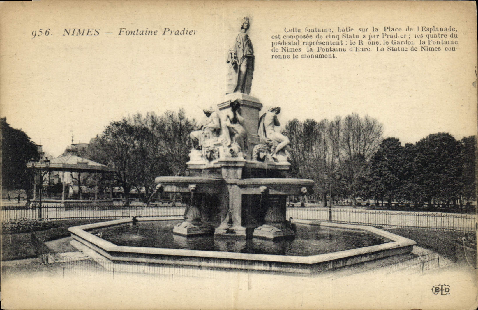 CPA Nimes Fontaine Pradier cette Fontaine Batie sur la Place de l'Esplanade est composee de cinq sta