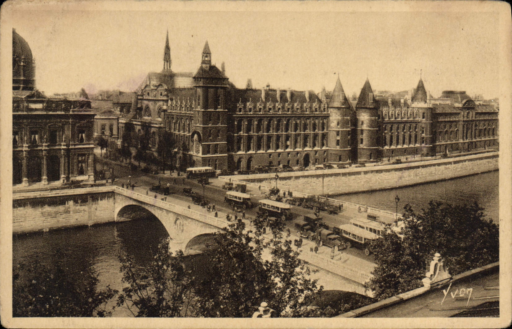 CPA Paris En Flanant le Palais de Justice et le Pont au Change 