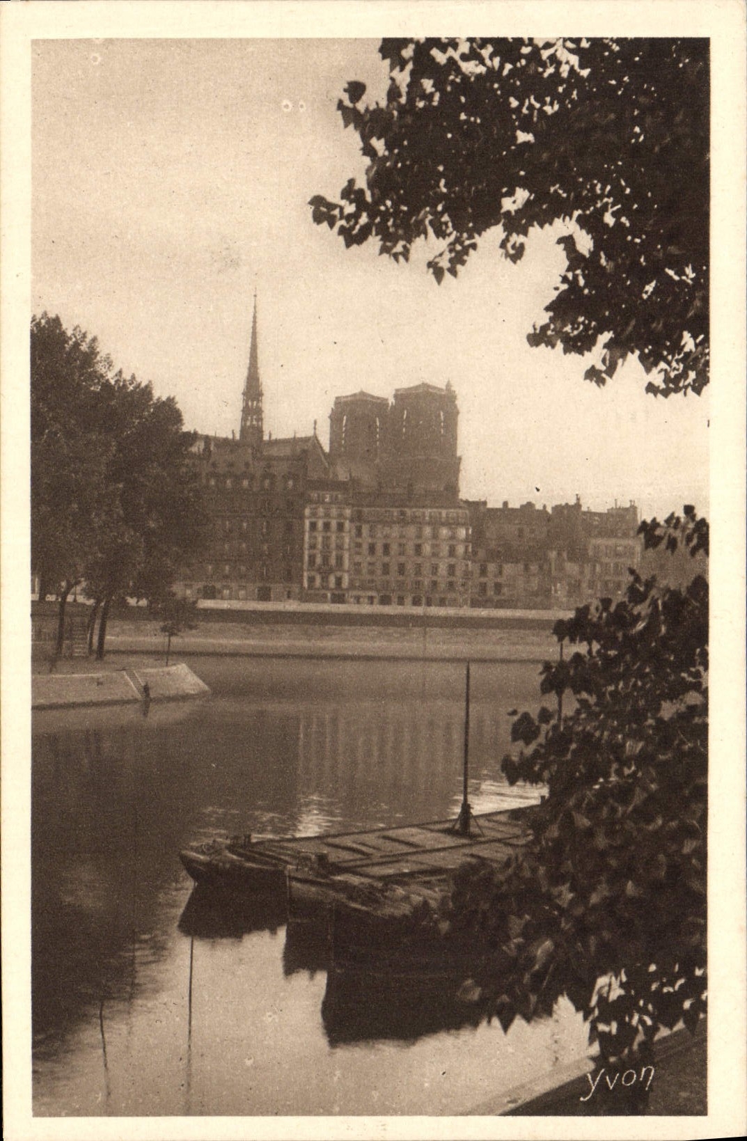 CPA Paris en Flanant l'Ile St Louis Bateau