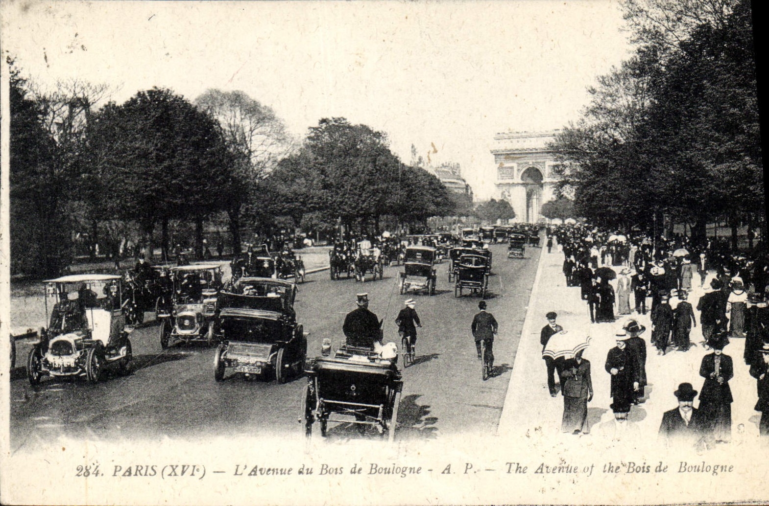 CPA Paris XVI l'Avenue du Bois de Boulogne