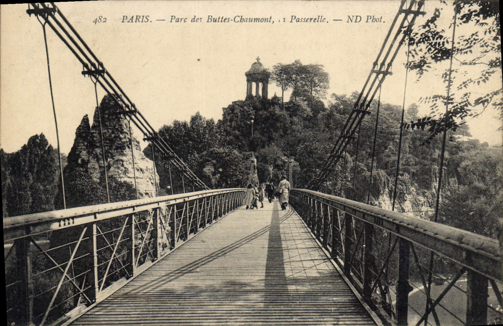CPA Paris Parc des Buttes Chaumont Passerelle 