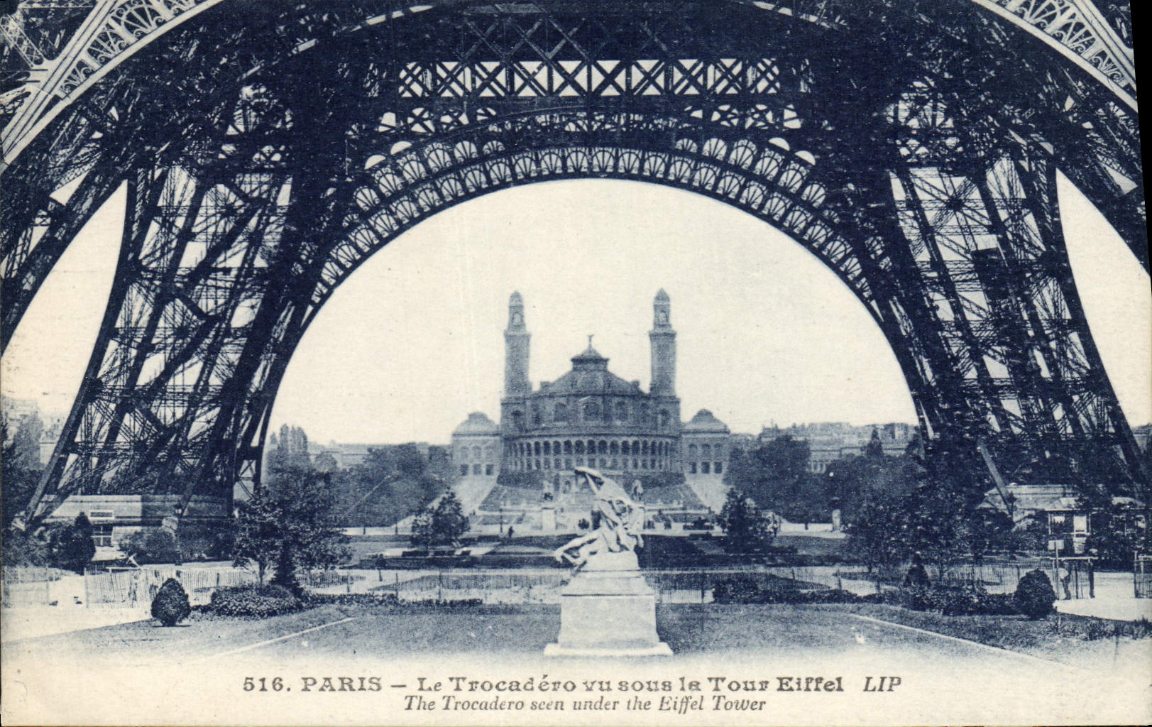 CPA Paris le Trocadero vu sous la Tour Eiffel 