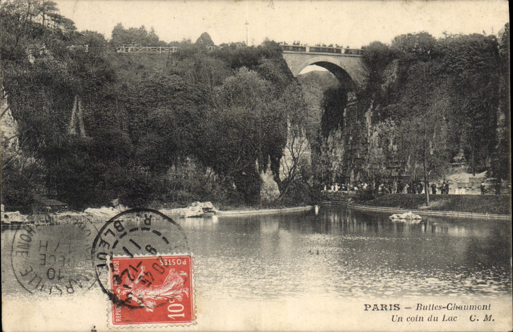 CPA Paris Buttes Chaumont un coin du Lac