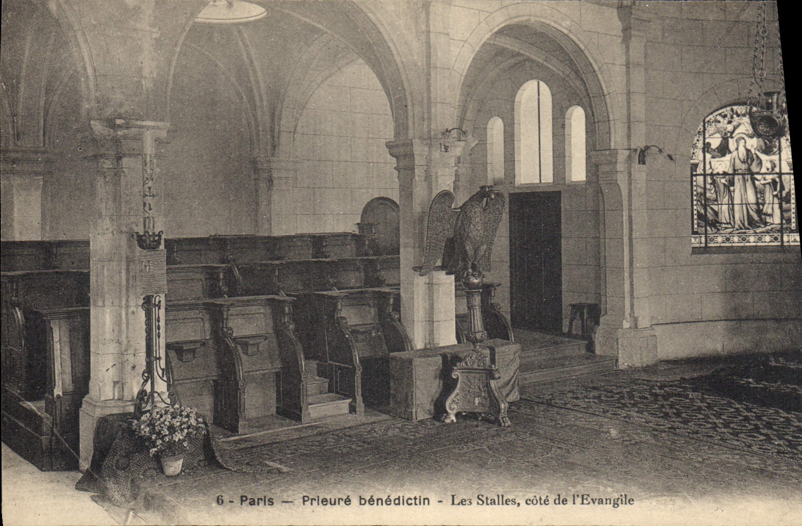 CPA Paris Prieure Benedictin les Stalles Cote de l'Evangile Aigle