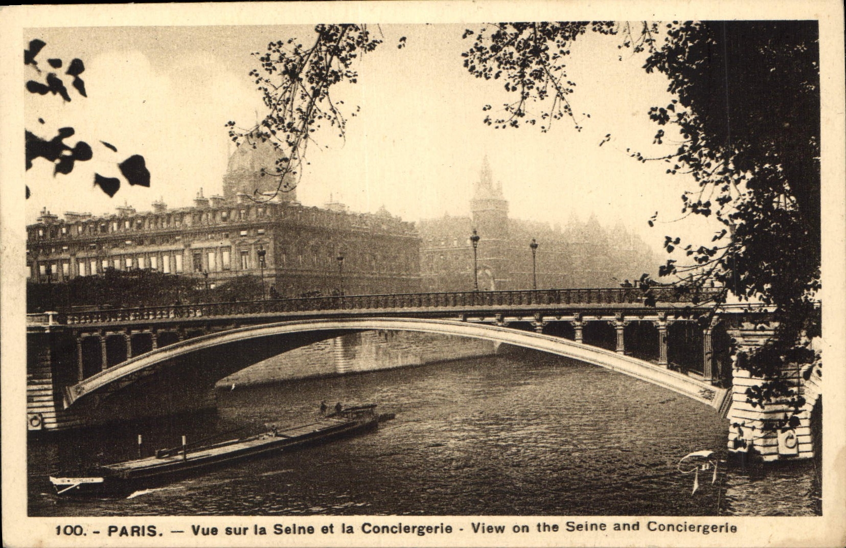 CPA Paris vue sur la Seine et la Conciergerie