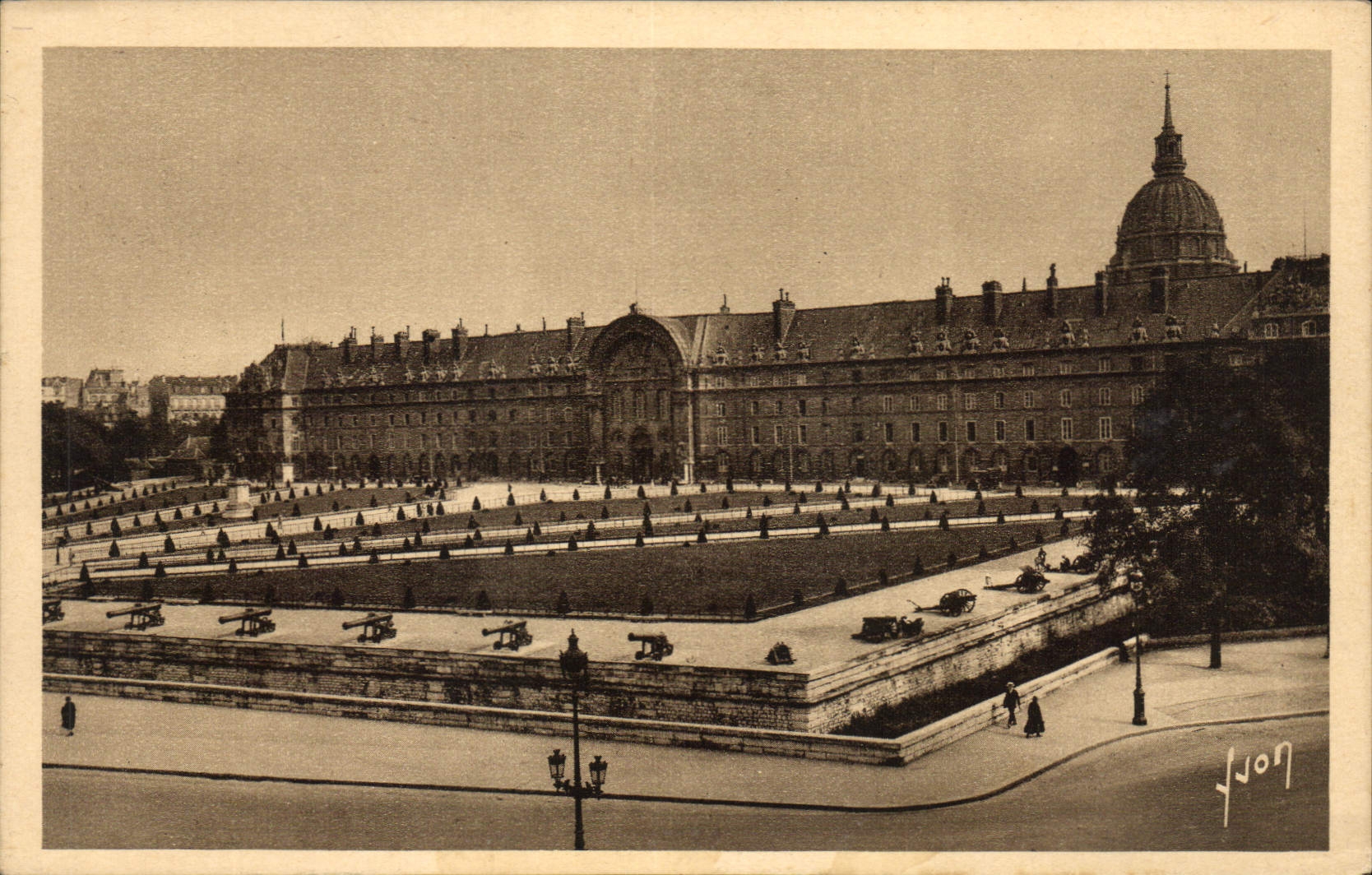 CPA Paris en Flanant Facade et jardin de l'hotel des Invalides XVII S 