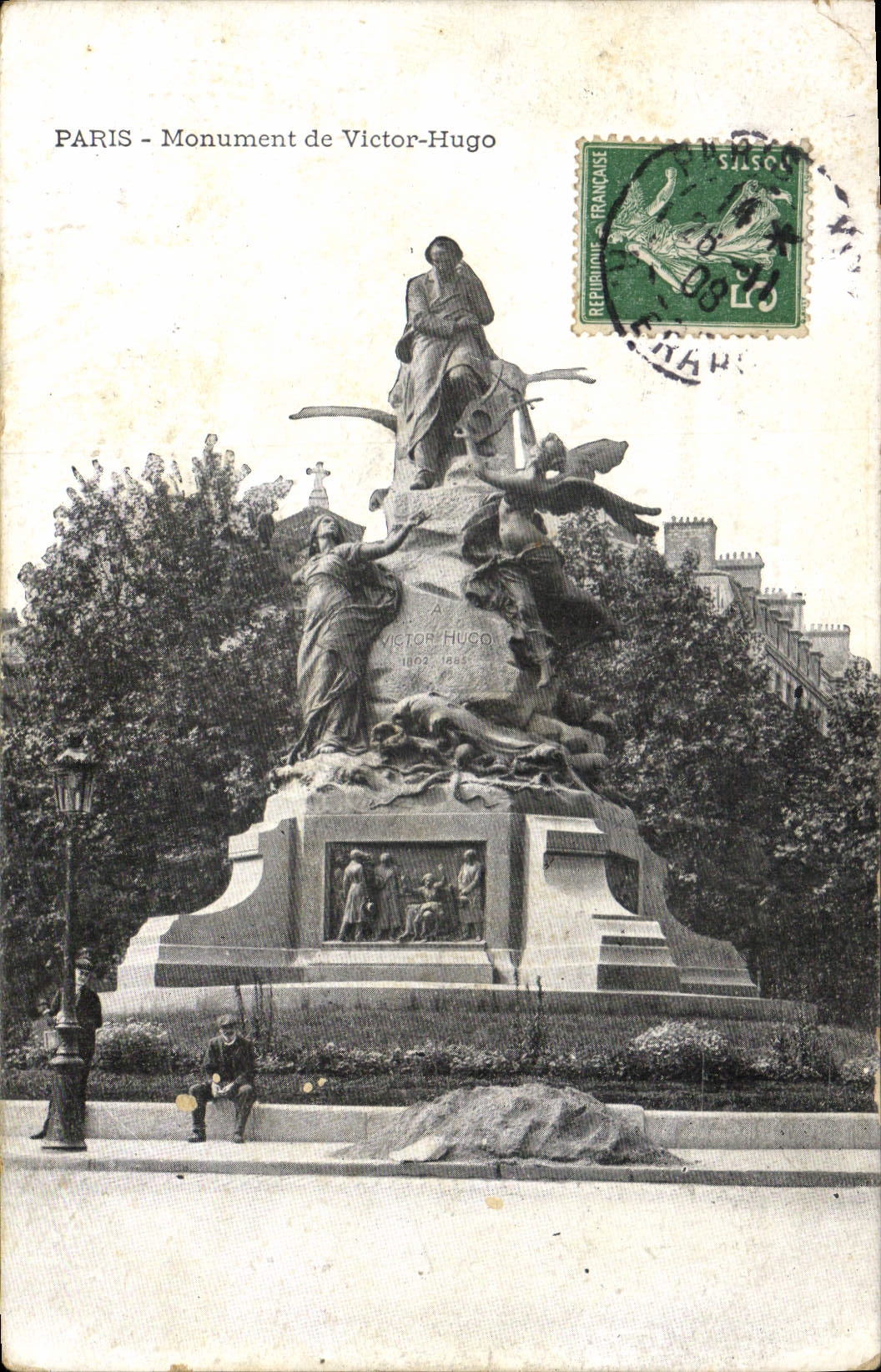 CPA Paris Monument de Victor Hugo 