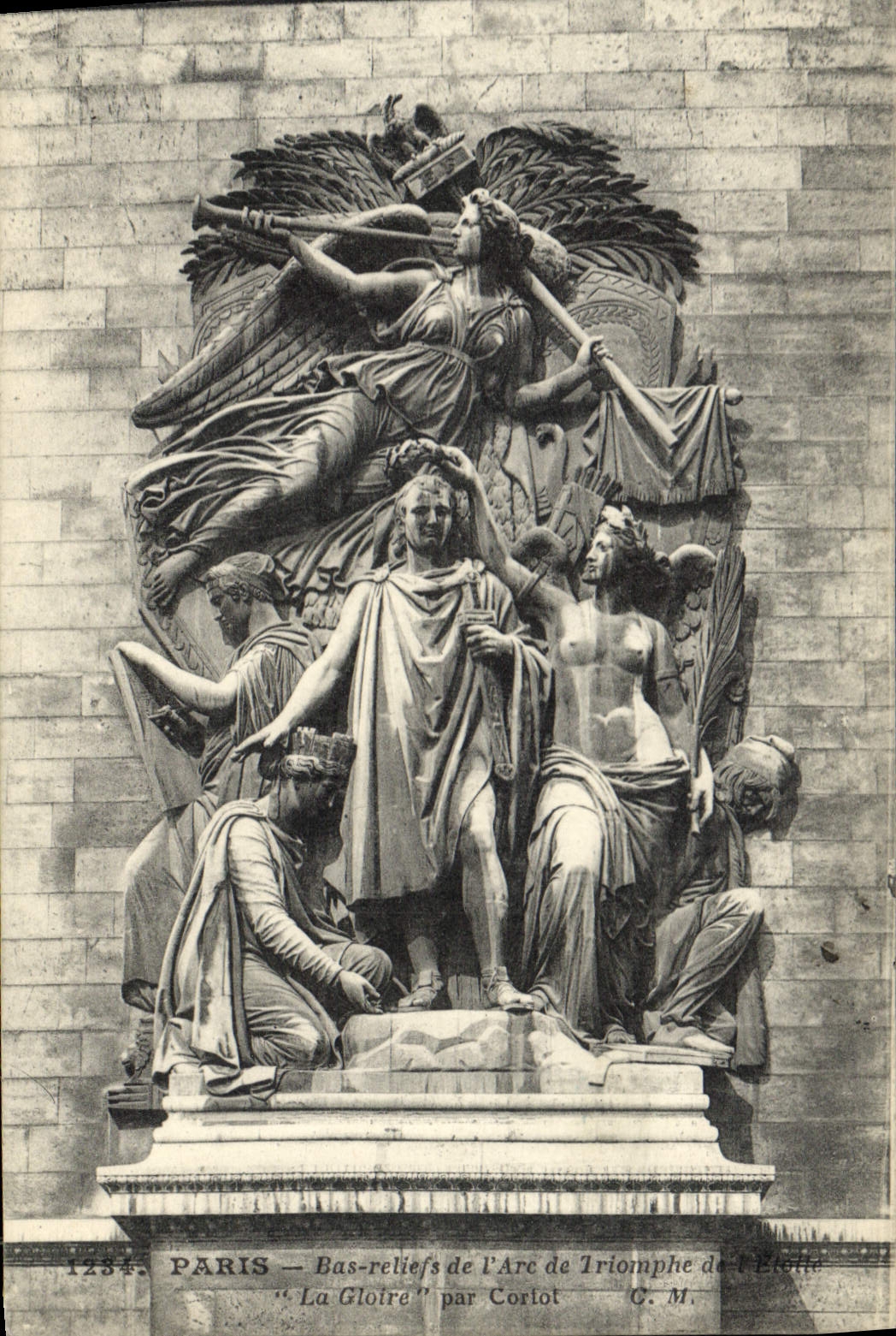 CPA Paris Bas Reliefs de l'Arc de Triomphe la Ggloire Par Corlot 