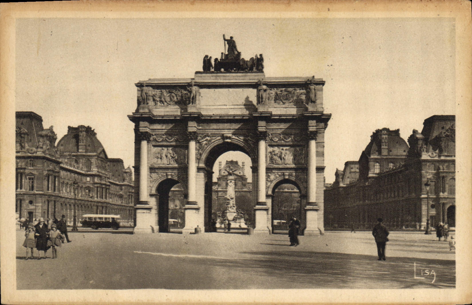 CPA Paris l'Arc de Triomphe du Carrousel et le Louvre