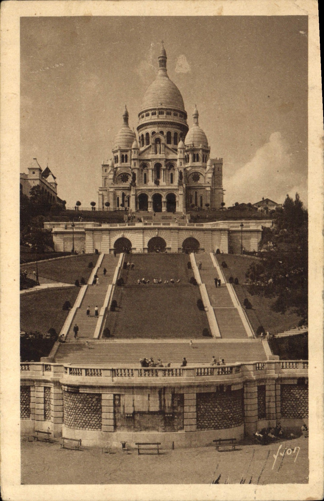 CPA Paris en Flanant le Sacre Coeur de Montmartre et l'escalier monumental