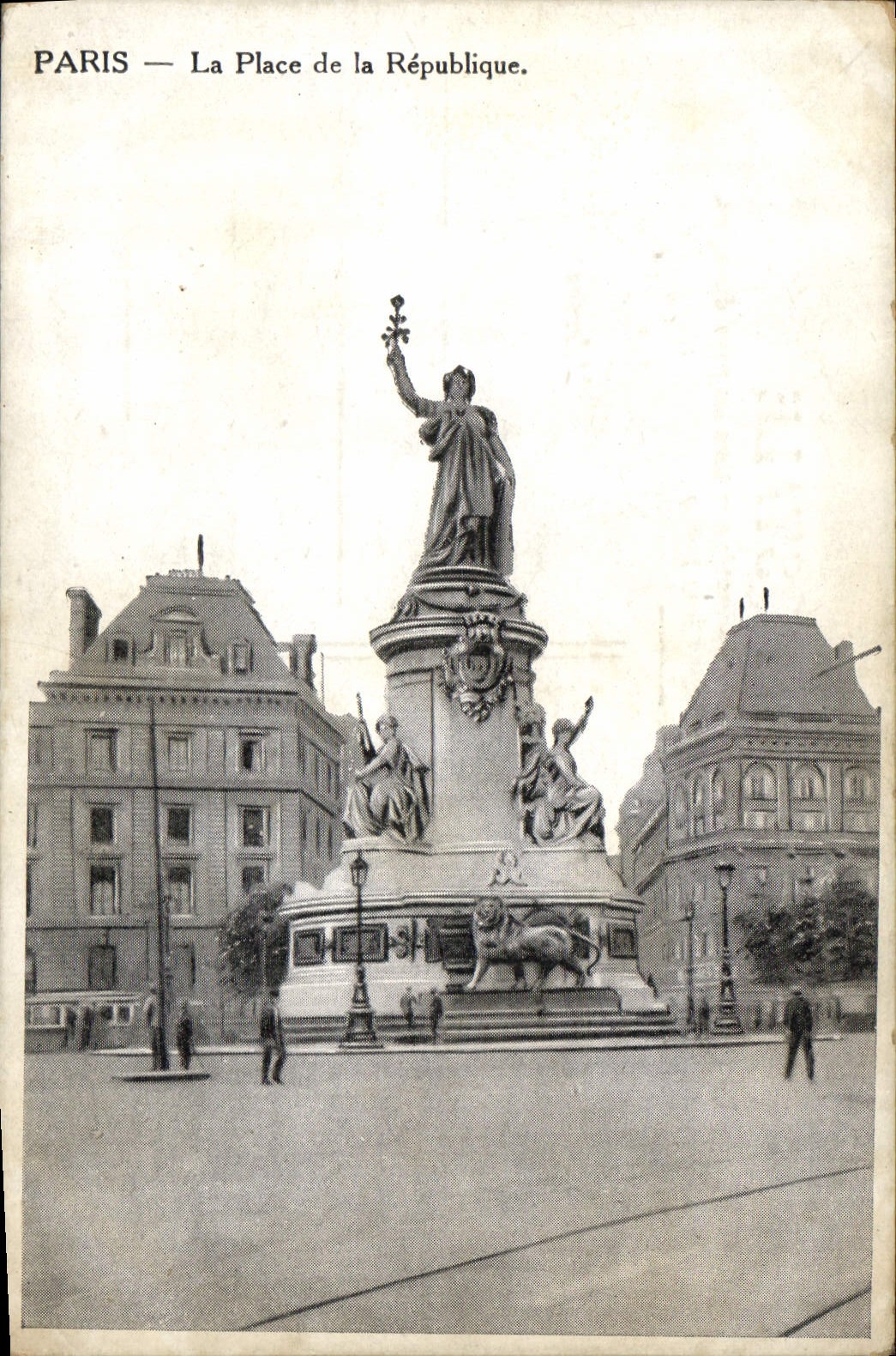 CPA Paris la Place de la Republique 