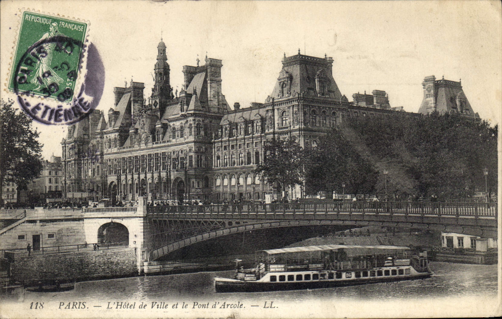 CPA Paris l'hotel de Ville et le Pont d'Arcole Bateau