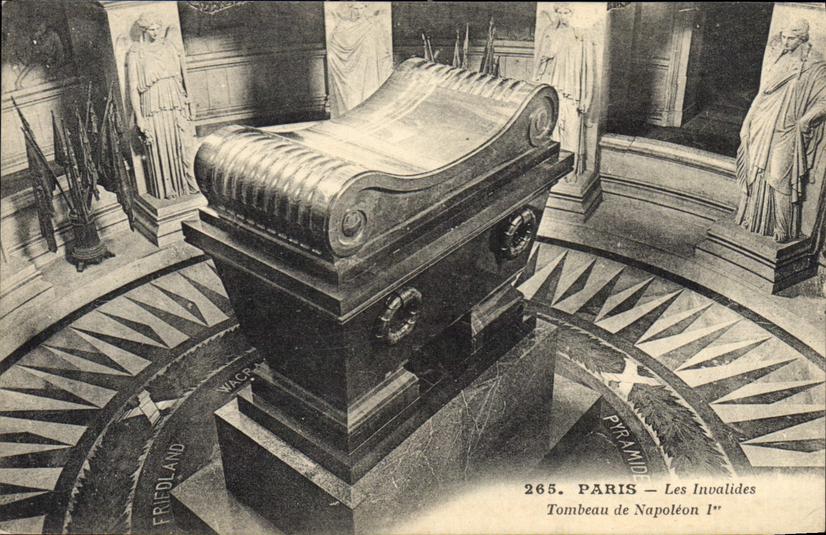 CPA Paris les Invalides Tombeau de Napoleon Ier 