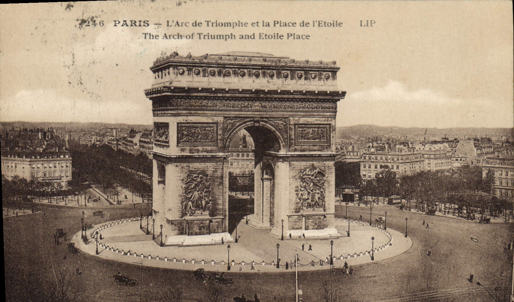 CPA Paris l'Arc de Triomphe et la Place de l'Etoile 