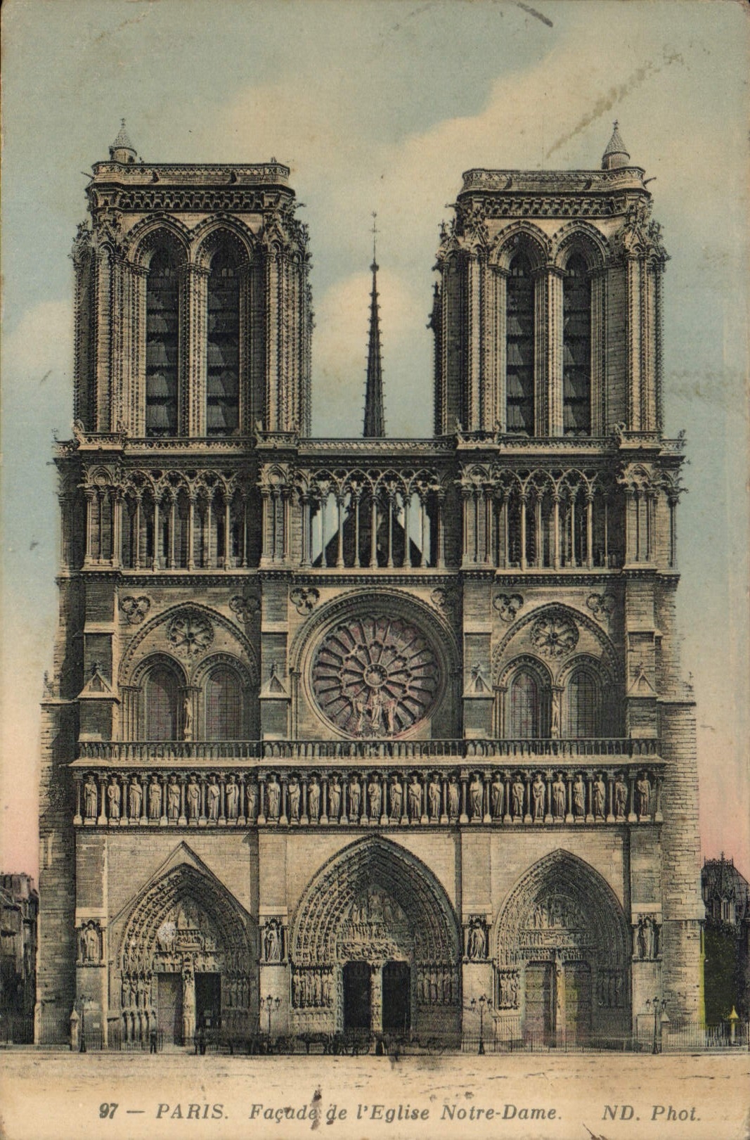 CPA Paris Facade de l'eglise Notre Dame