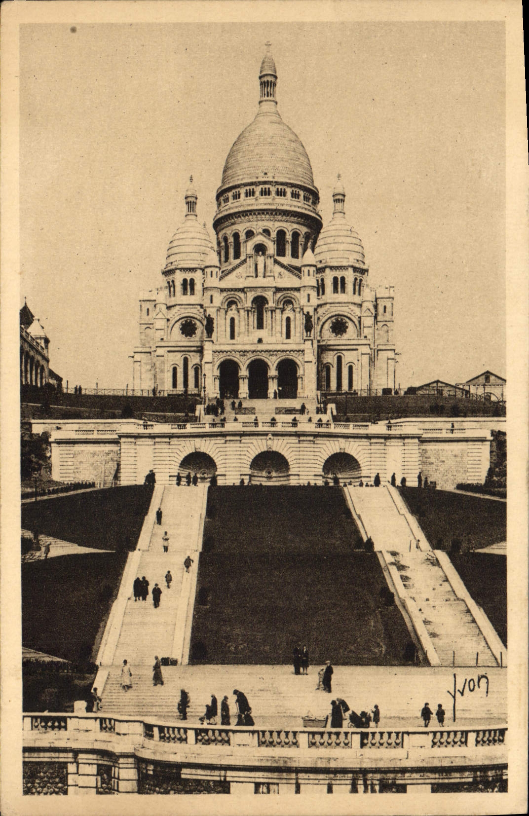 CPA Paris en Flanant le Sacre Coeur de Montmartre et l'Escalier Monumental