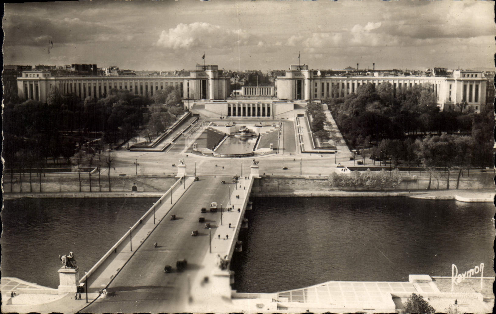 CPA Images de Paris Le Palais de Chaillot et le Pont d'Iena 
