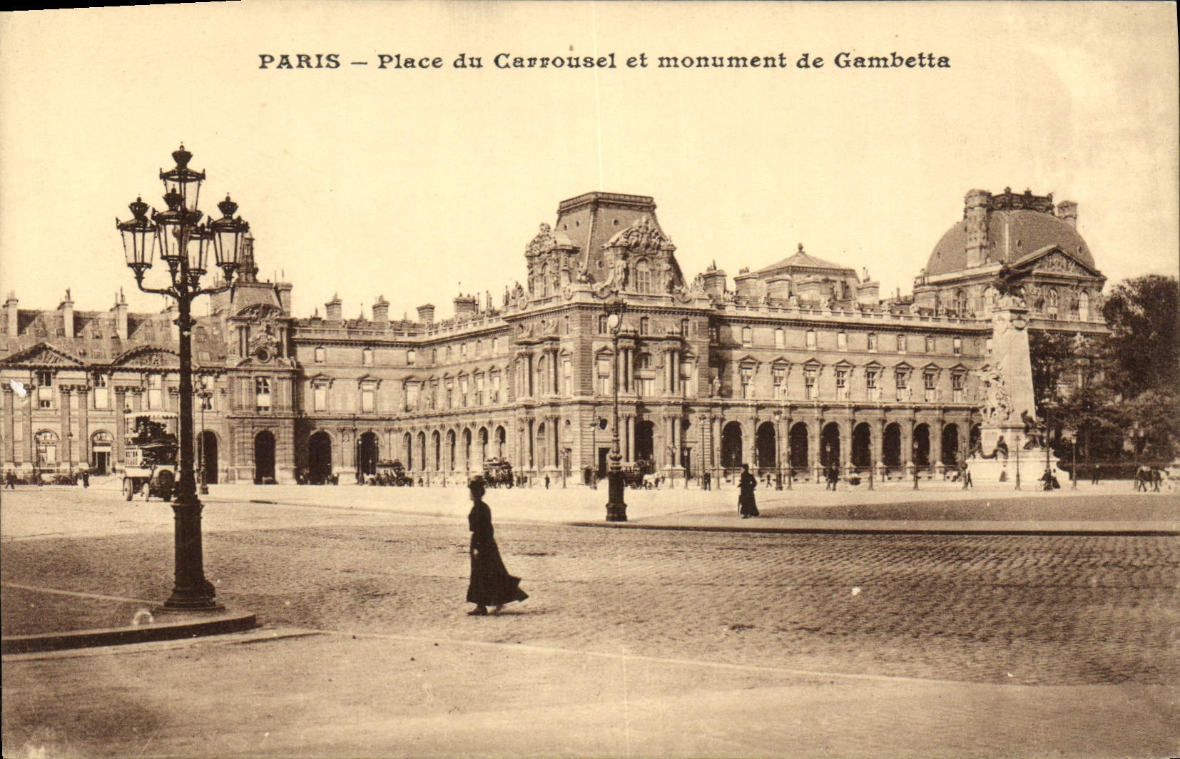 CPA Paris Place du Carrousel et monument de Gambetta