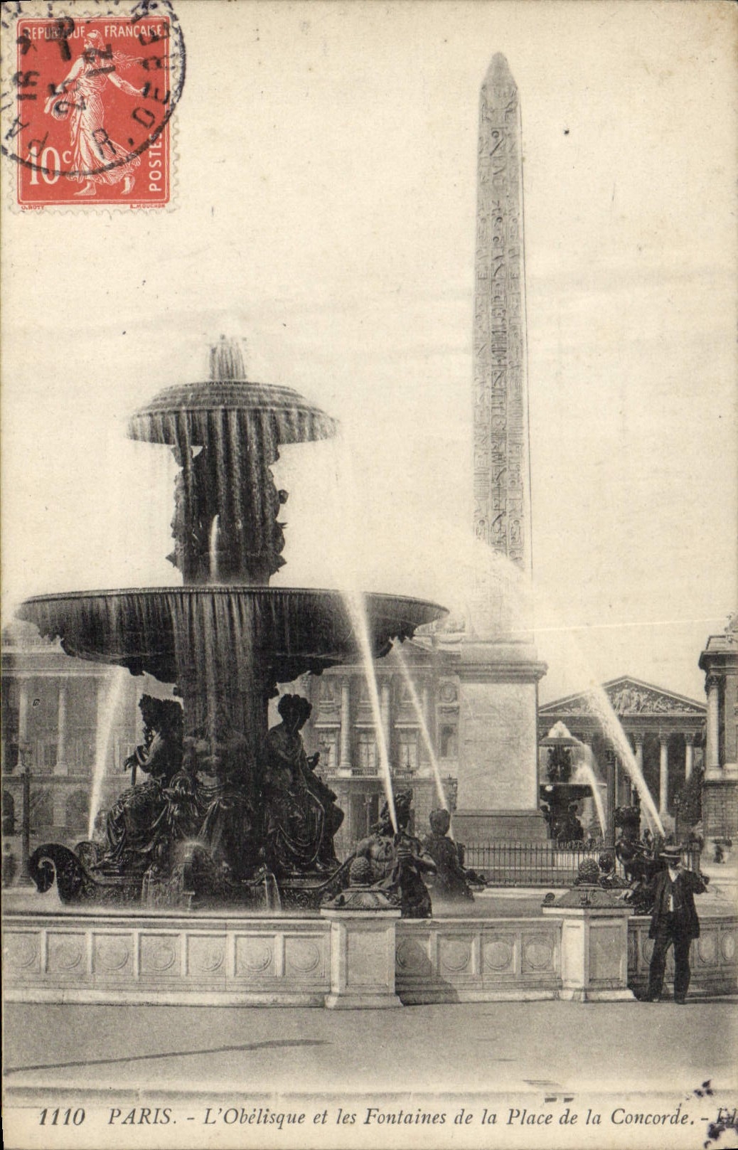 CPA Paris L'Obelisque et les Fontaines de la Place de la Concorde