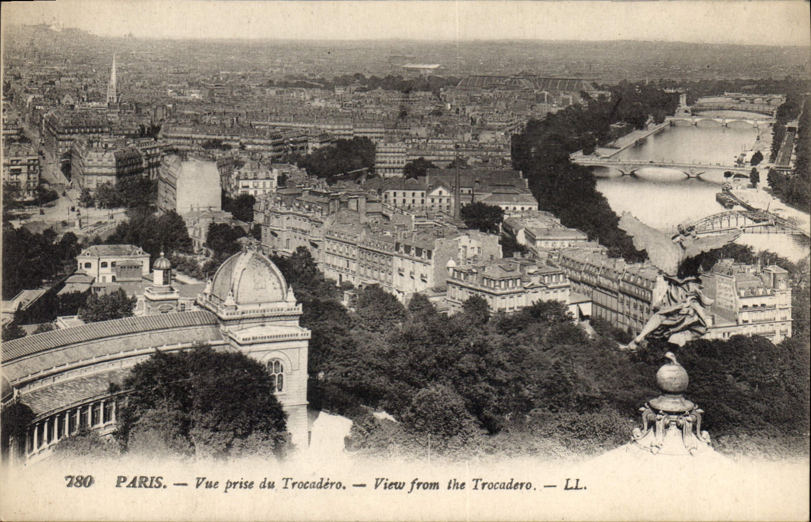 CPA Paris Vue prise du Trocadero 
