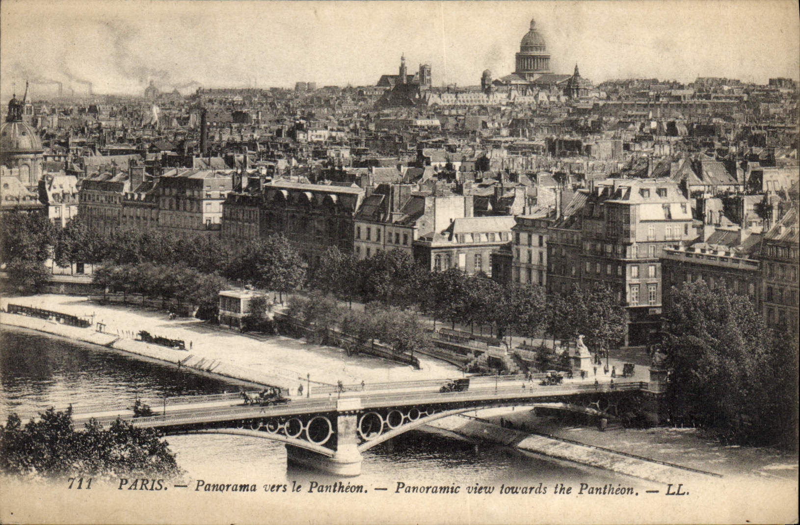 CPA Paris Panorama vers le Pantheon 