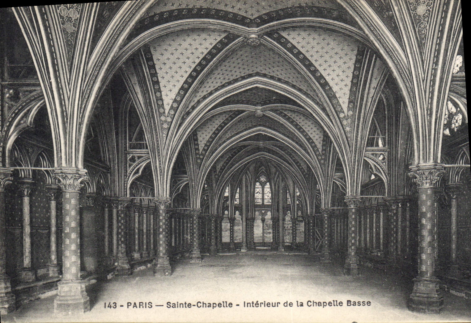 CPA Paris Sainte Chapelle Interieur de la Chapelle Basse