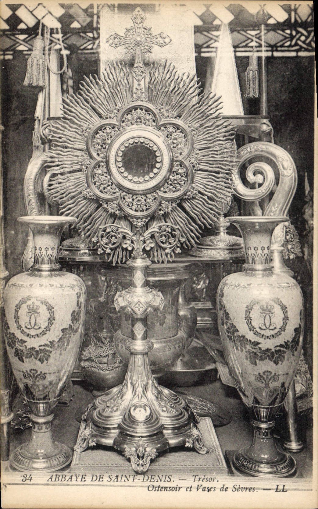 CPA Abbaye de Saint Denis Tresor Ostensoir et Vases de Sevres