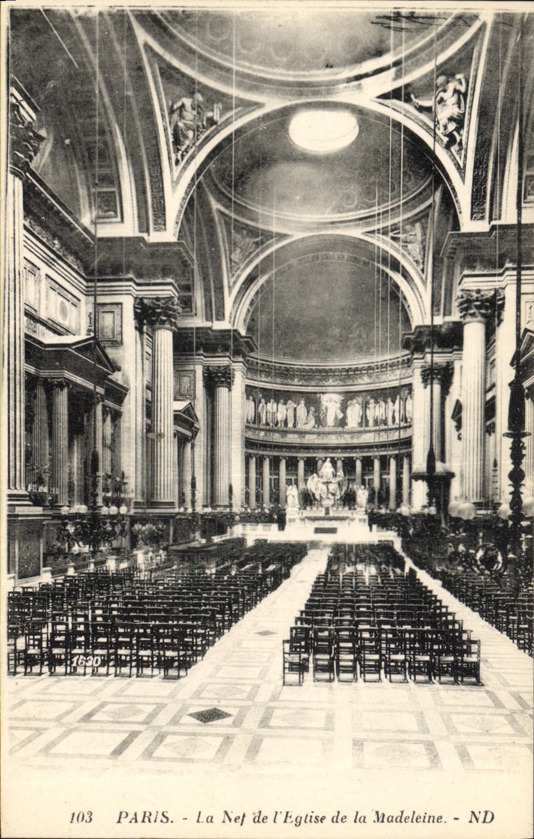 CPA Paris La Naf de L'Eglise de la Madeleine