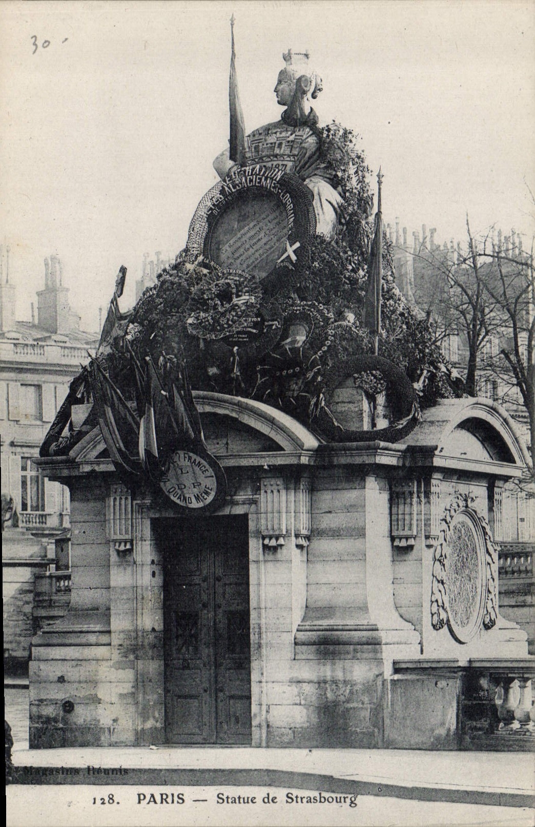 CPA Paris Statue de Strasbourg 