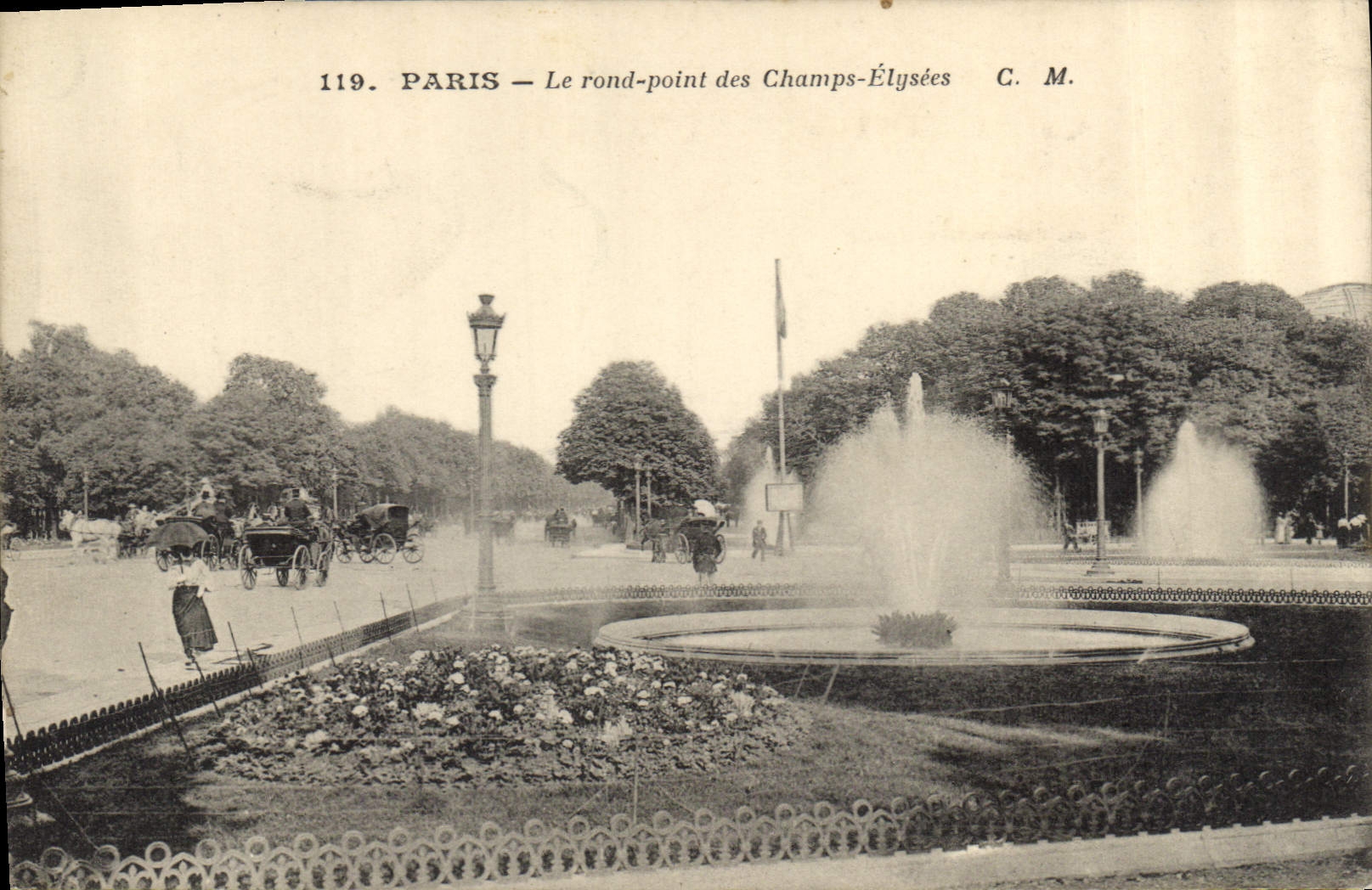 CPA Paris Le rond point des Chapms Elysees 