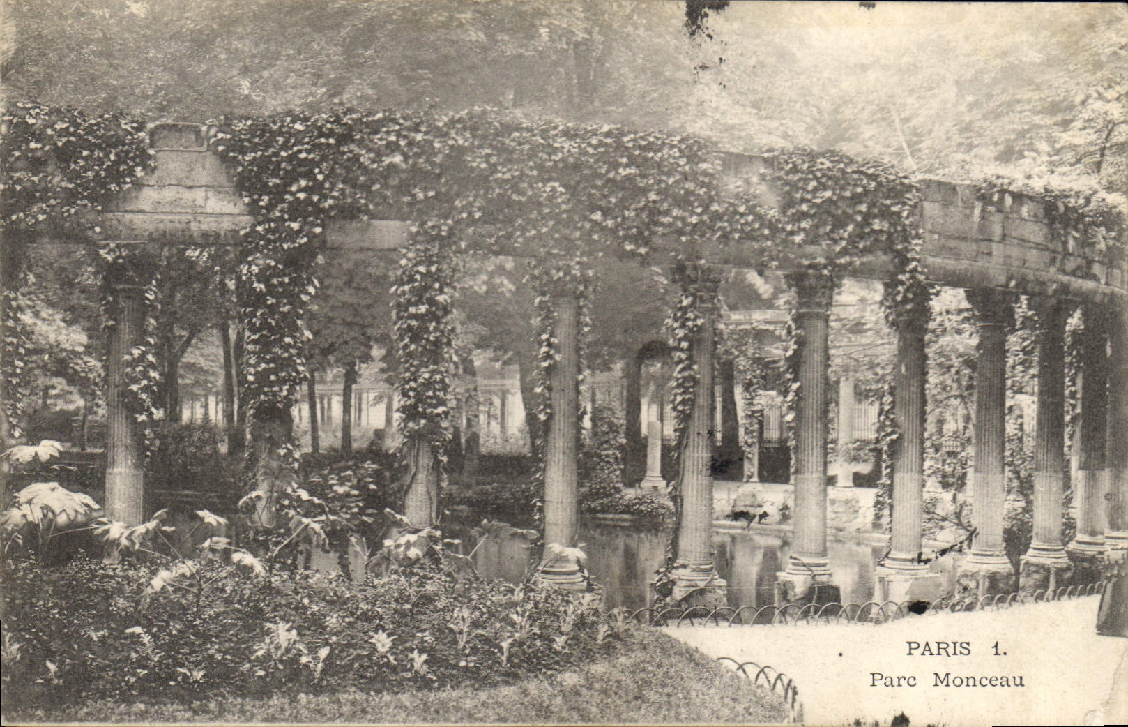 CPA Paris Parc Monceau 