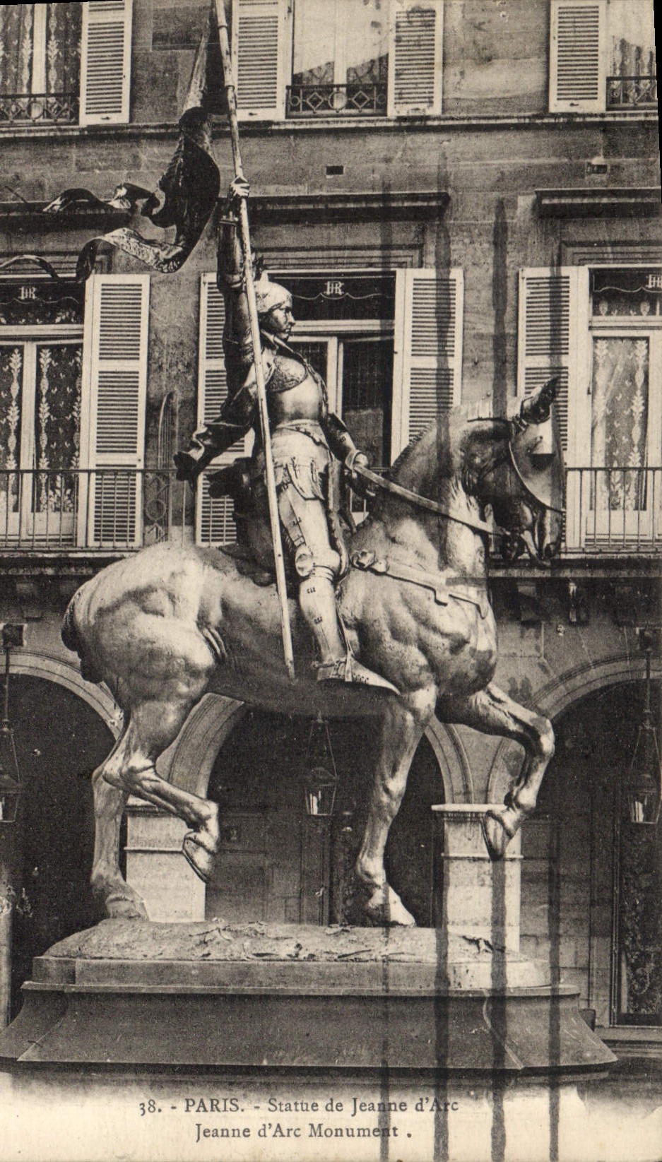 CPA Paris Statue de Jeanne d'Arc 