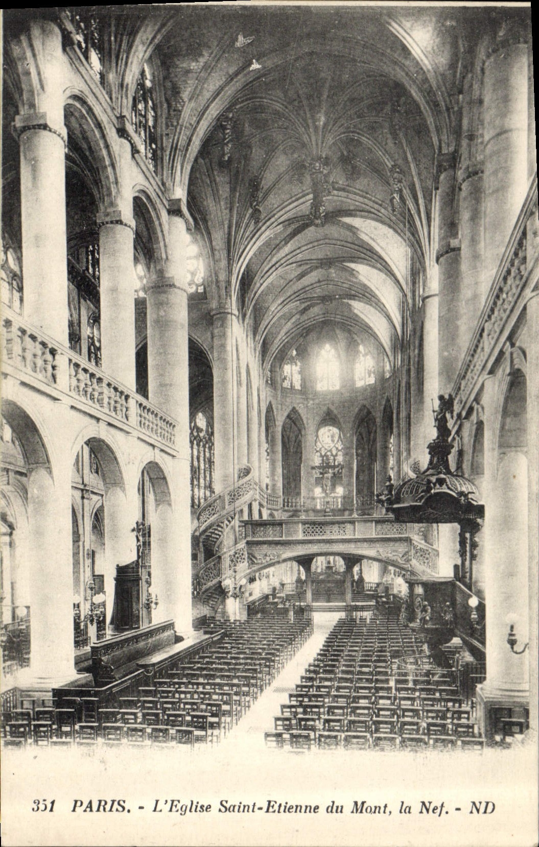 CPA Paris L'Eglise Saint Etienne du Mont la Nef 