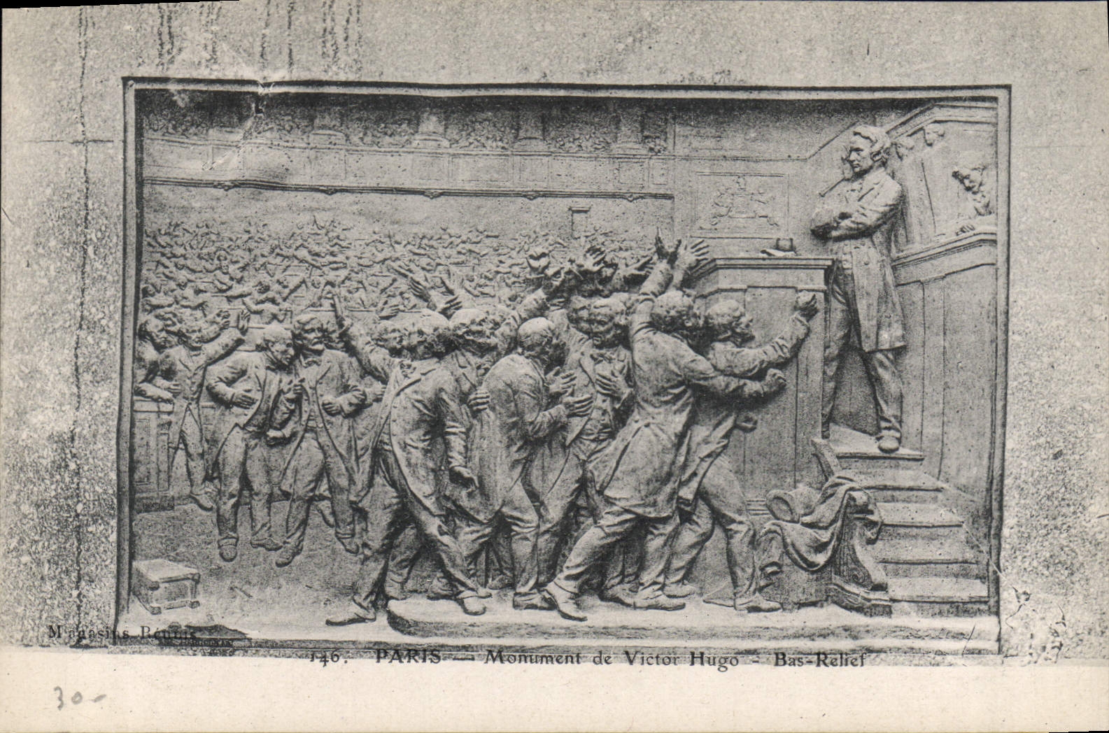 CPA Paris Monument de Victor Hugo Bas Relief 